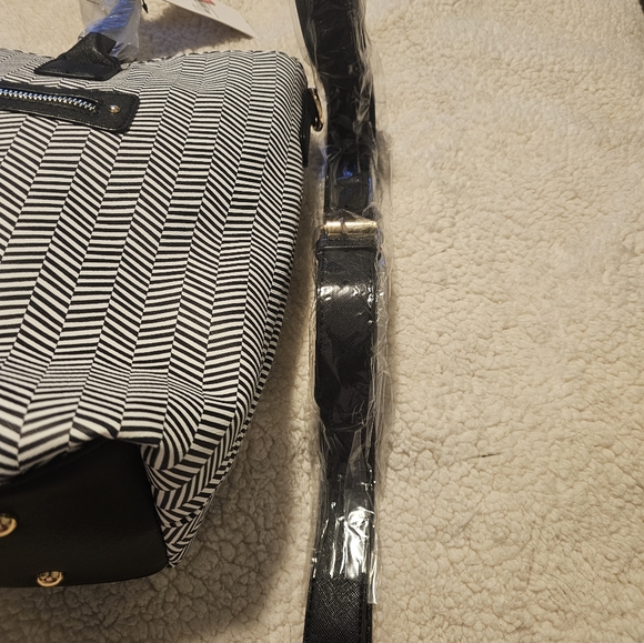 TRINA TURK BLACK AND WHITE HERRINGBONE TOTE BAG. NWT - Picture 4 of 12